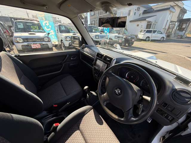 2011 Suzuki Jimny – thumbnail 4