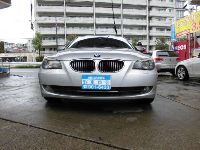 2010 BMW 5 Series – thumbnail 2