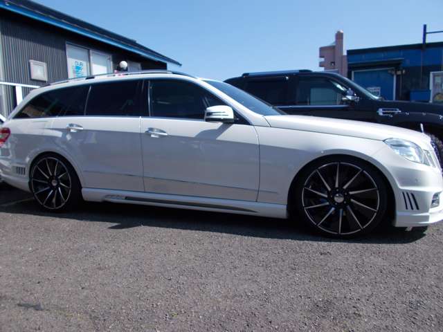 2010 Mercedes-Benz E-Class Wagon – thumbnail 3