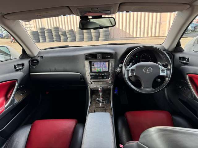 2010 Lexus IS Convertible – thumbnail 3