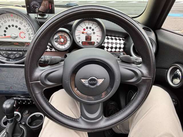 2011 MINI Mni Convertible – thumbnail 3