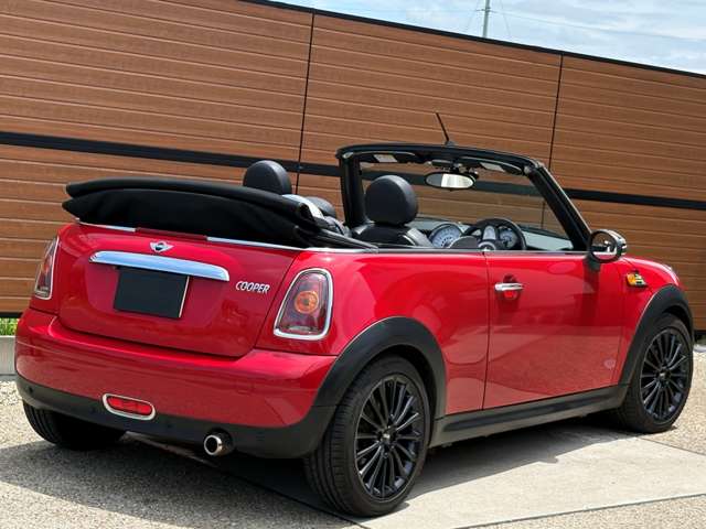 2010 MINI Mni Convertible – thumbnail 2