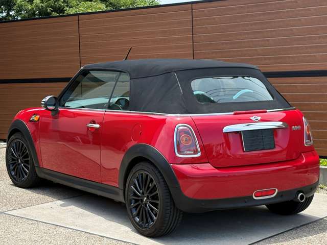 2010 MINI Mni Convertible – thumbnail 4