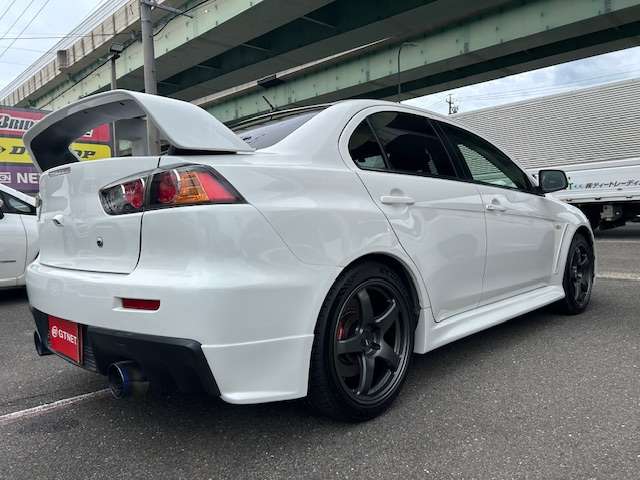 2010 Mitsubishi Lancer Evolution – thumbnail 2