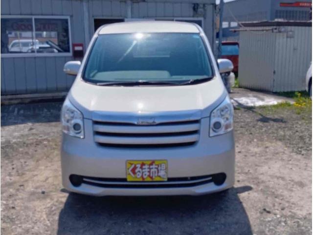 2010 Toyota Noah – thumbnail 2