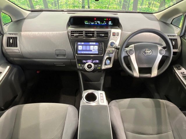 2011 Toyota Prius Alpha – thumbnail 2
