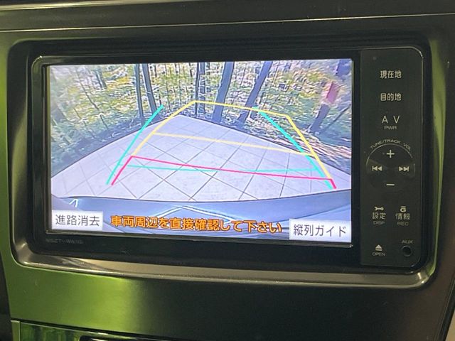 2011 Toyota Prius Alpha – thumbnail 4