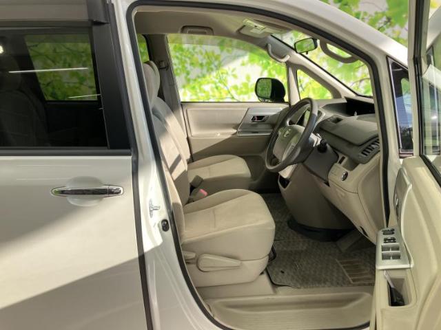 2011 Toyota Noah – thumbnail 2
