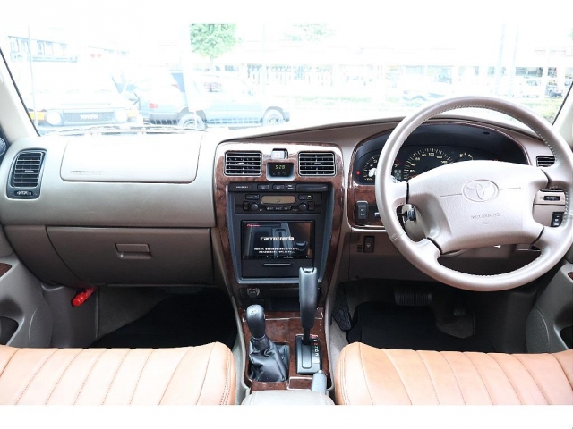2002 Toyota Hilux Surf – thumbnail 2
