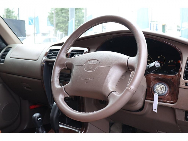 2002 Toyota Hilux Surf – thumbnail 3