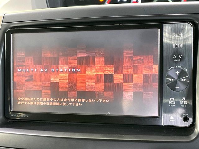 2011 Toyota Noah – thumbnail 4