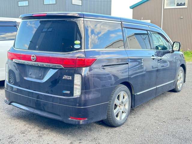 2010 Nissan Elgrand – thumbnail 3