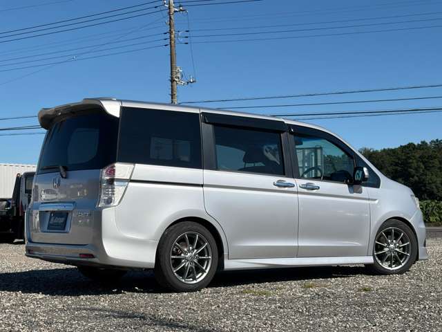 2011 Honda Stepwgn – thumbnail 4