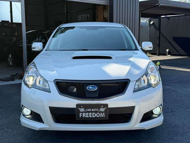 2011 Subaru Legacy Touring Wagon – thumbnail 2