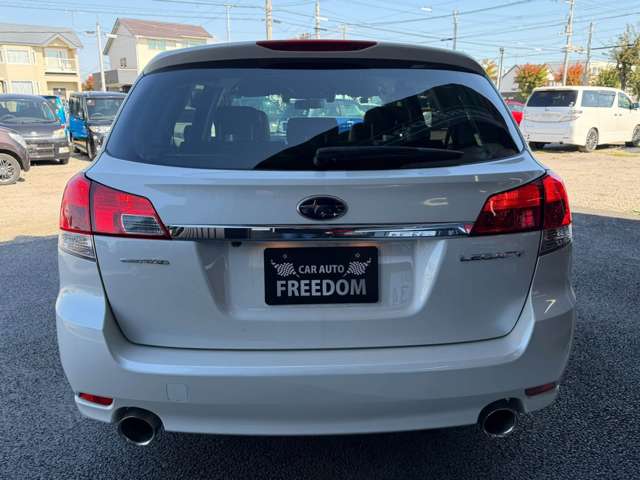 2011 Subaru Legacy Touring Wagon – thumbnail 3