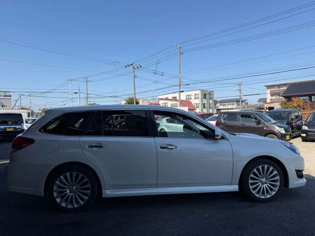2011 Subaru Legacy Touring Wagon – thumbnail 4