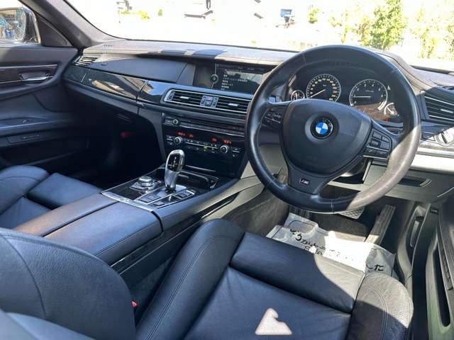 2011 BMW 7 Series – thumbnail 2