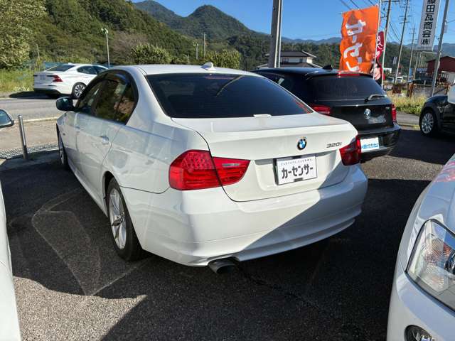 2011 BMW 3 Series – thumbnail 4