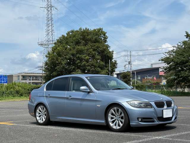 2011 BMW 3 Series – thumbnail 3