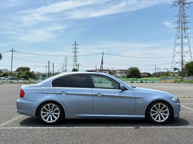 2011 BMW 3 Series – thumbnail 4