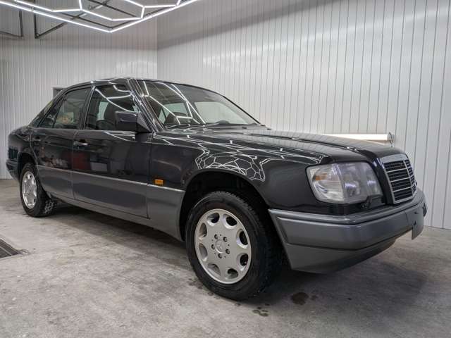 1994 Mercedes-Benz E-Class – thumbnail 2