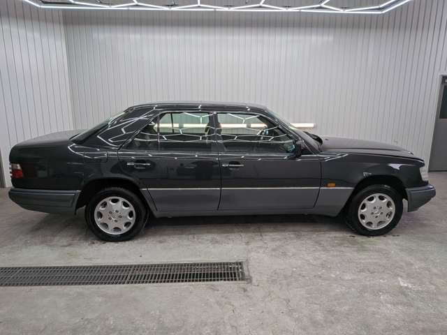 1994 Mercedes-Benz E-Class – thumbnail 4