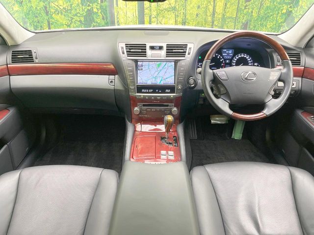 2010 Lexus LS – thumbnail 2