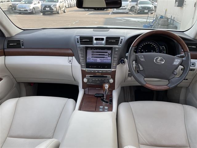 2011 Lexus LS Hybrid – thumbnail 4