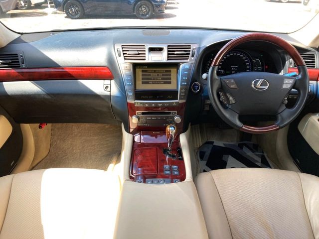 2010 Lexus LS Hybrid – thumbnail 2