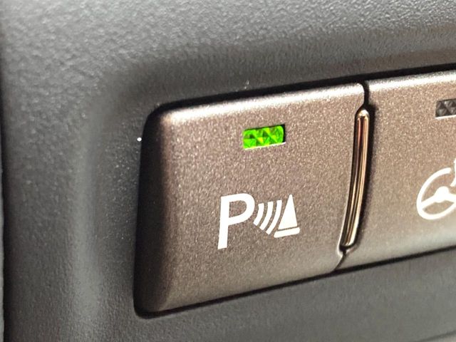 2010 Lexus LS Hybrid – thumbnail 4