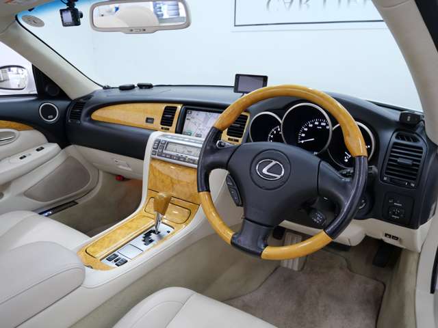2007 Lexus SC – thumbnail 3