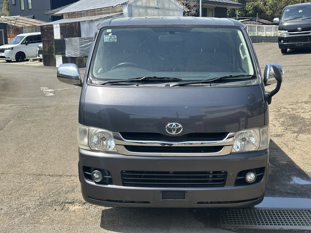 2010 Toyota Hiace – thumbnail 2