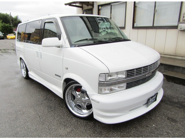 2000 Chevrolet Astro – thumbnail 2