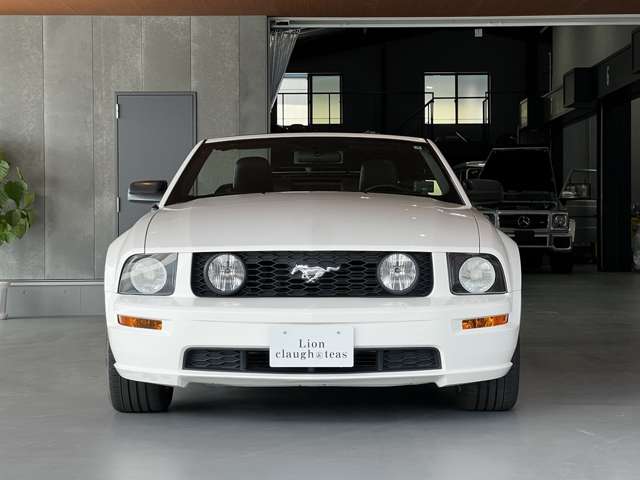 2007 Ford Mustang Convertible – thumbnail 2