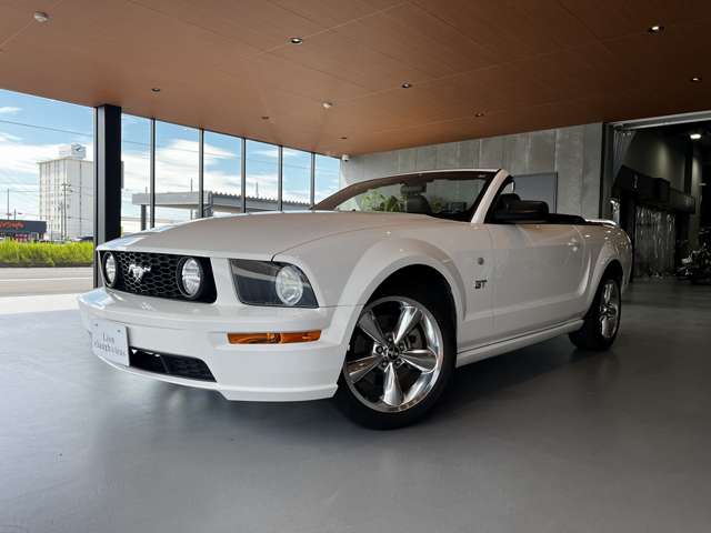 2007 Ford Mustang Convertible – thumbnail 3