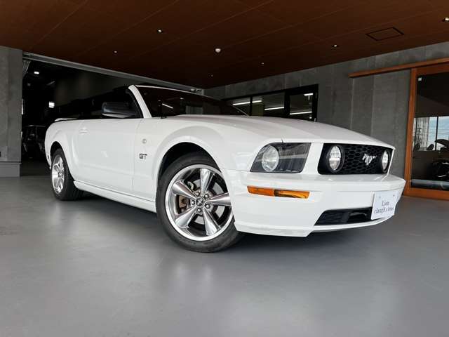 2007 Ford Mustang Convertible – thumbnail 4