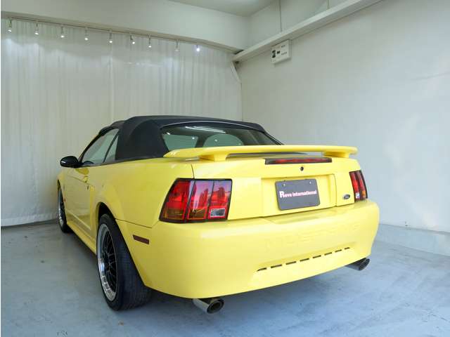 2001 Ford Mustang Convertible – thumbnail 2