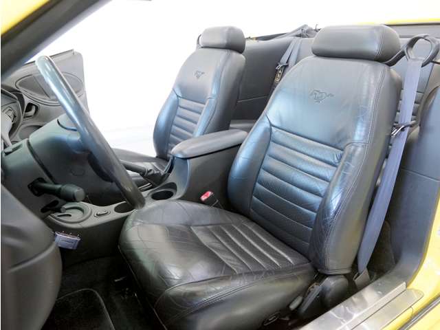 2001 Ford Mustang Convertible – thumbnail 4