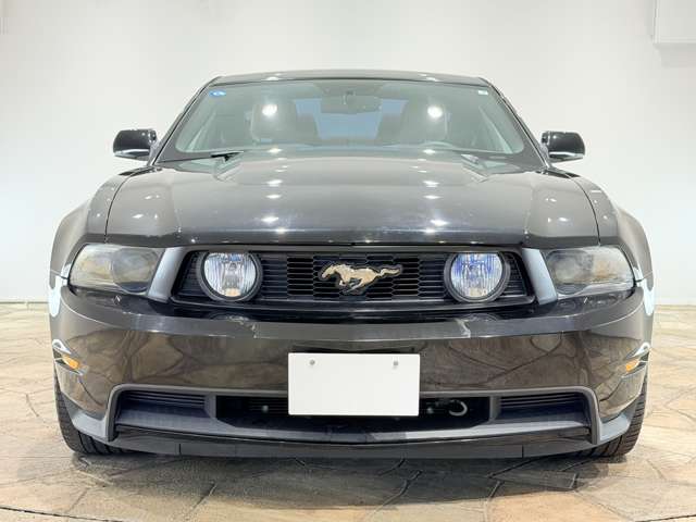 2010 Ford Mustang – thumbnail 2