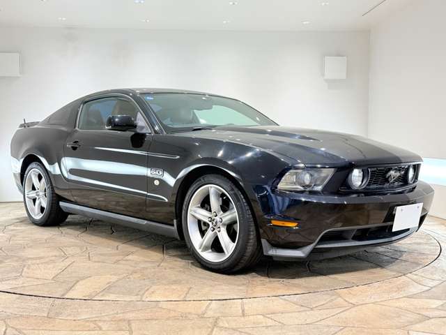 2010 Ford Mustang – thumbnail 3