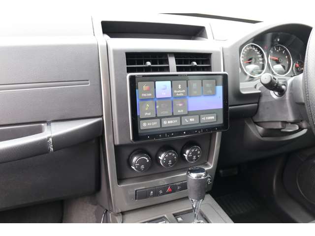 2010 Jeep Cherokee – thumbnail 4