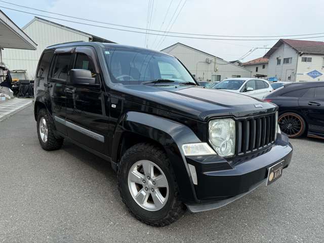 2010 Jeep Cherokee – thumbnail 2