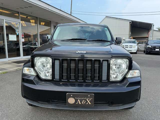 2010 Jeep Cherokee – thumbnail 3
