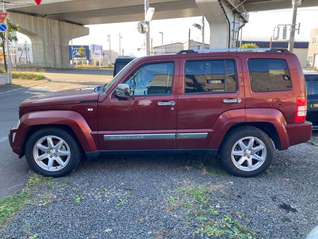 2008 Jeep Cherokee – thumbnail 2