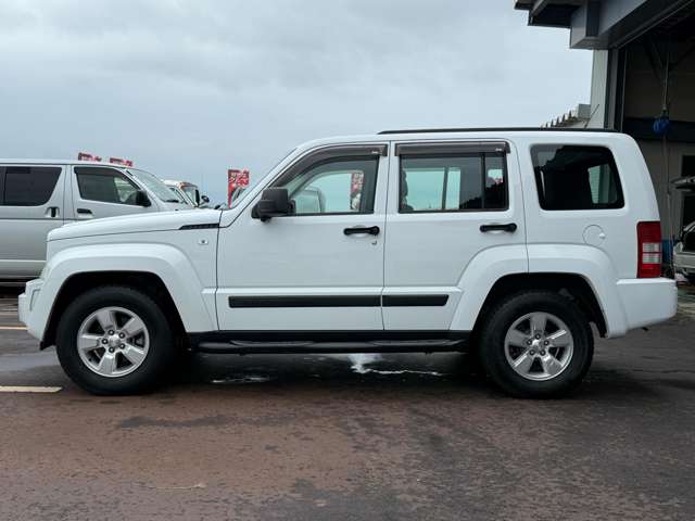 2011 Jeep Cherokee – thumbnail 3