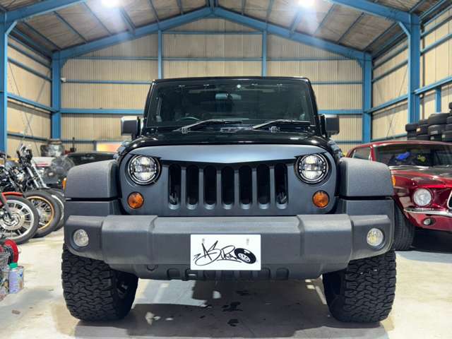 2011 Jeep Wrangler – thumbnail 3