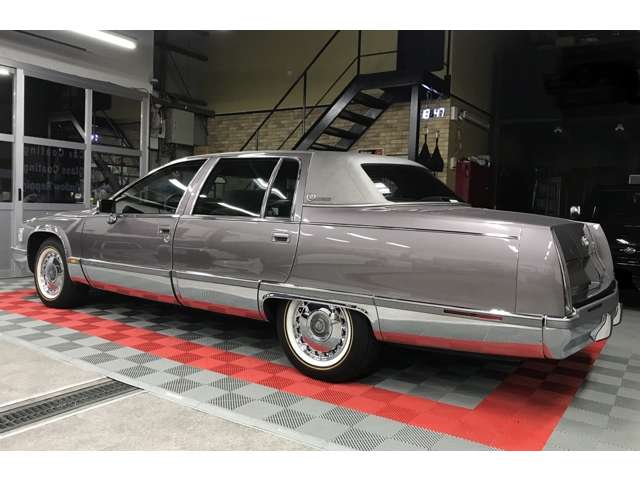 1993 Cadillac Fleetwood – thumbnail 2
