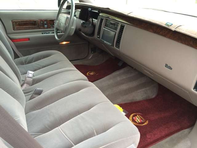 1993 Cadillac Fleetwood – thumbnail 4