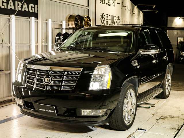 2011 Cadillac Escalade – thumbnail 3