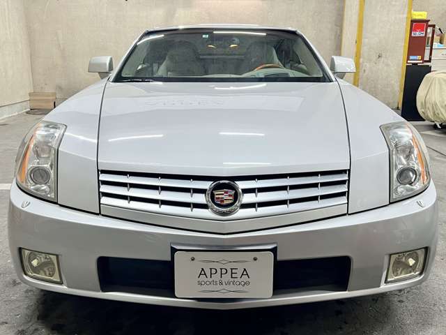 2005 Cadillac XLR – thumbnail 2